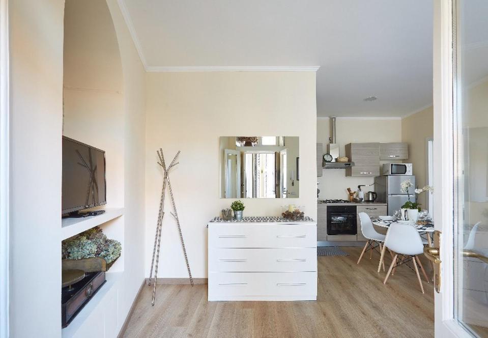 Beautiful Bohemian Apartment In Center Conditioned Air Côme Esterno foto